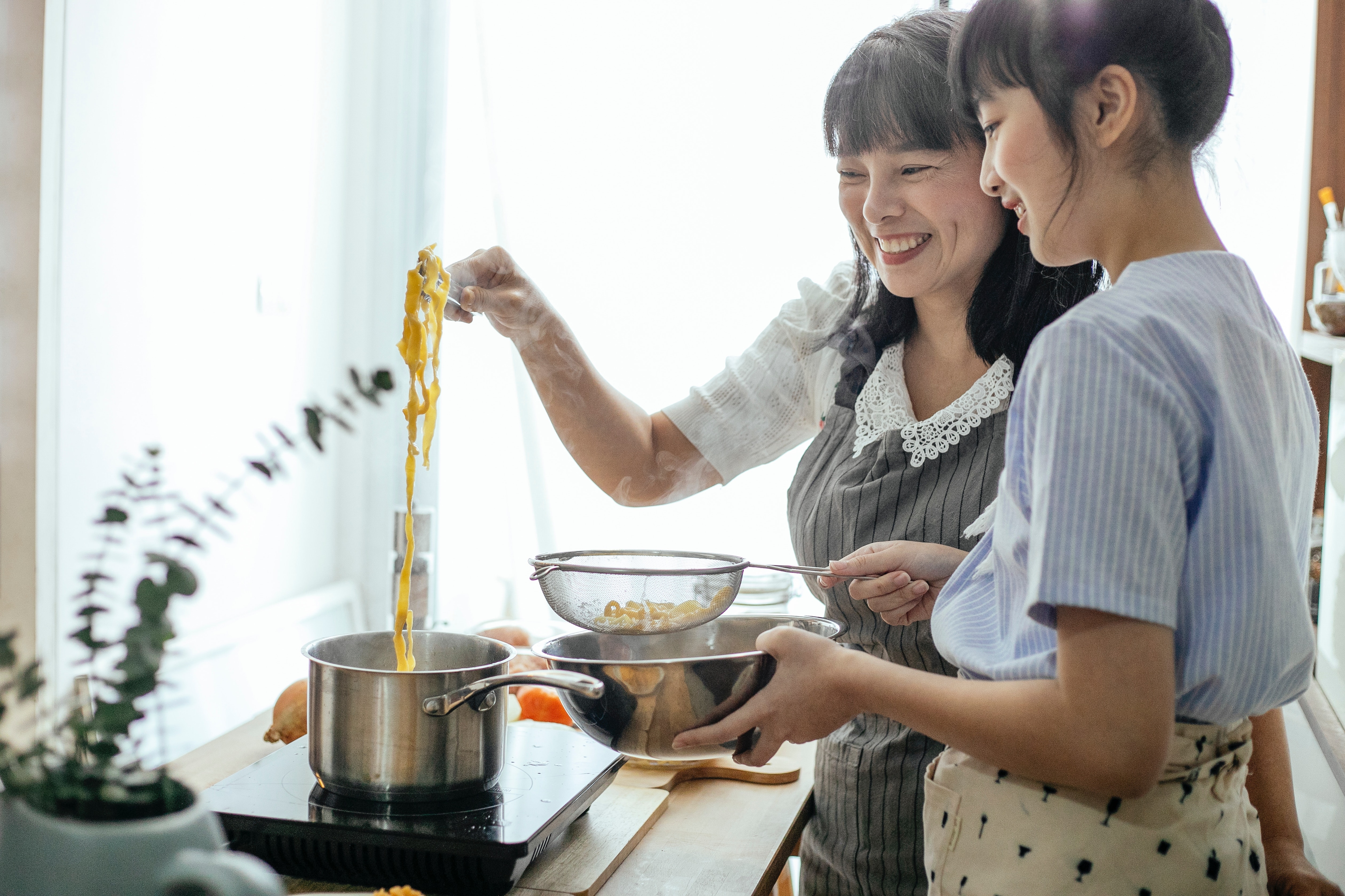 Cook dinner for your parents. (Pexels) Cook dinner for your parents. (Pexels)