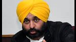 Bhagwant Mann said Sukhbir was promising to send the youth of Punjab abroad by giving <span class='webrupee'>₹</span>10-lakh loan and then trying to mislead them with the lollipop of 33% reservation in jobs to students who studied in government schools. (HT File)