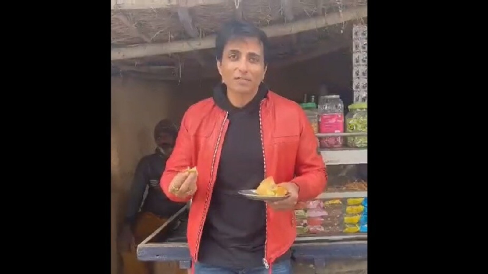 Sonu Sood gorges on samosas in new promo of Roadies. Tweeple react