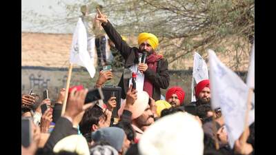 Aam Aadmi Party’s chief ministerial candidate Bhagwant Mann campaigning ahead of the Punjab assembly elections on Monday. Aam Aadmi Party’s chief ministerial candidate Bhagwant Mann campaigning ahead of the Punjab assembly elections on Monday.