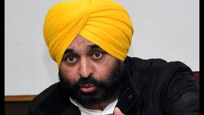Bhagwant Mann said Sukhbir was promising to send the youth of Punjab abroad by giving ₹10-lakh loan and then trying to mislead them with the lollipop of 33% reservation in jobs to students who studied in government schools. (HT File) Bhagwant Mann said Sukhbir was promising to send the youth of Punjab abroad by giving ₹10-lakh loan and then trying to mislead them with the lollipop of 33% reservation in jobs to students who studied in government schools. (HT File)