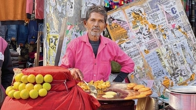 In his 60s, Mr Kumar operates a snack cart in Gurugram’s Sadar Bazar. (HT Photo) In his 60s, Mr Kumar operates a snack cart in Gurugram’s Sadar Bazar. (HT Photo)
