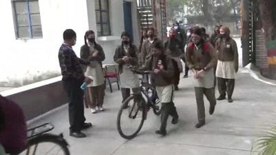 Students arrive at Sarvodaya Kanya Vidyalaya in Delhi Cantonment as schools reopen in the national capital from Monday. (ANI Photo) Students arrive at Sarvodaya Kanya Vidyalaya in Delhi Cantonment as schools reopen in the national capital from Monday. (ANI Photo)