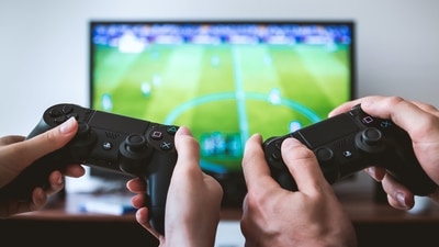 In an online game: If both you and your partner/crush are gamers then this has to be your platform to pop the question. Turn your geek mode on and get creative. (Unsplash) In an online game: If both you and your partner/crush are gamers then this has to be your platform to pop the question. Turn your geek mode on and get creative. (Unsplash)