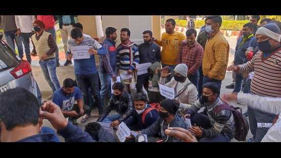 A group of BHU students said if the OBC reservation was not implemented they will hold protests (ht photo)