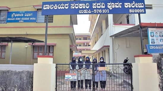The hijab controversy continues to grip coastal Karnataka’s Udupi district, with several schools on Monday seeing protests by girls wearing hijabs. (HT Photo)