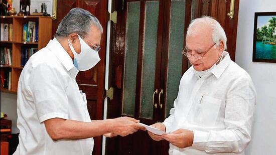 Chief minister Pinarayi Vijayan, who returned to the state on Saturday after week-long visit to the United Arab Emirates, called on the governor on Sunday and held one-hour discussion on the ordinance. (HT Photo) Chief minister Pinarayi Vijayan, who returned to the state on Saturday after week-long visit to the United Arab Emirates, called on the governor on Sunday and held one-hour discussion on the ordinance. (HT Photo)