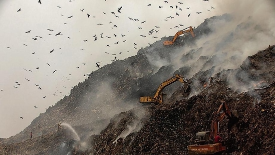Ghazipur landfill site in New Delhi, India. (Reuters file)