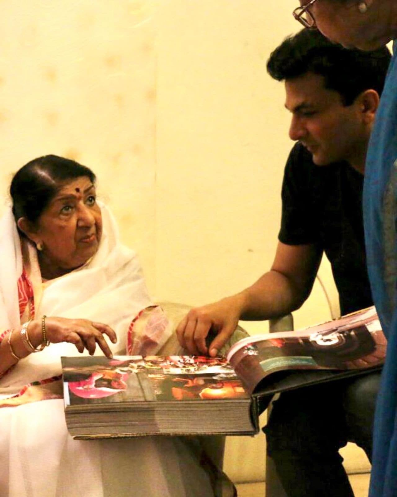 Chef Vikas Khanna with legendary singer late Lata Mangeshkar Chef Vikas Khanna with legendary singer late Lata Mangeshkar