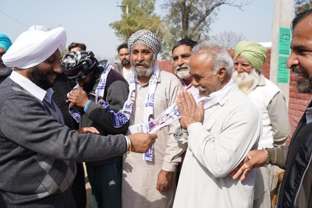 AAP candidate Kulwant Singh campaigning in Mohali on Monday, ahead of the Punjab assembly elections. (HT Photo)