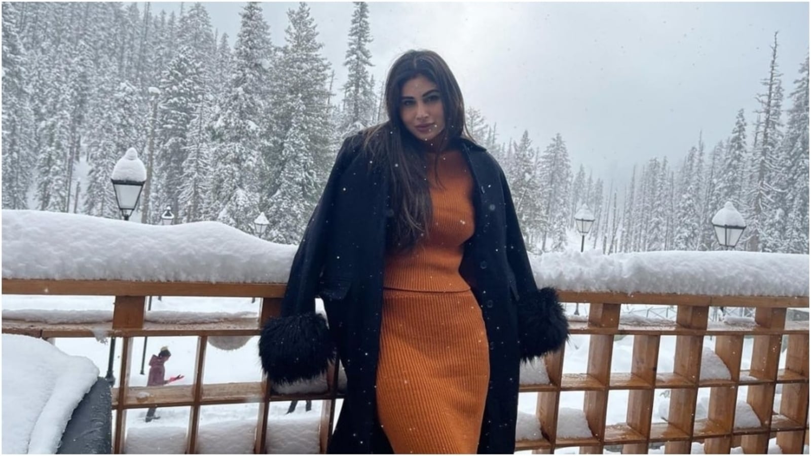 Mouni Roy enjoys snowfall on Kashmir honeymoon with Suraj Nambiar