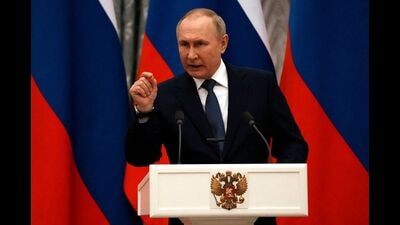 Russian President Vladimir Putin gestures during a press conference with French President Emmanuel Macron, Moscow, Russia, February 7, 2022 (REUTERS) Russian President Vladimir Putin gestures during a press conference with French President Emmanuel Macron, Moscow, Russia, February 7, 2022 (REUTERS)