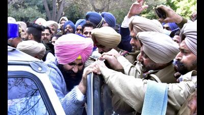 Lok Insaaf Party president and MLA Simarjeet Singh Bains being arrested from the Ludhiana district courts complex.