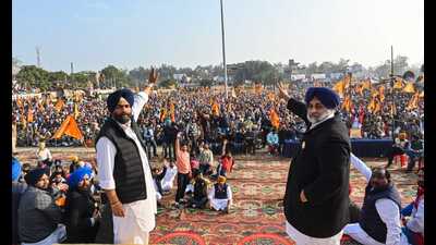 Sitting Faridkot MLA Kushaldeep Singh Dhillon of the Congress, who was the Akali Dal legislator from the segment in 2002, is facing heat from SAD’s Parambans Singh Romana and AAP’s Gurdit Singh Sekhon. (HT FIle) Sitting Faridkot MLA Kushaldeep Singh Dhillon of the Congress, who was the Akali Dal legislator from the segment in 2002, is facing heat from SAD’s Parambans Singh Romana and AAP’s Gurdit Singh Sekhon. (HT FIle)