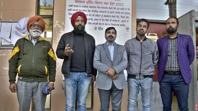 The leaders said if Ludhiana DC does not withdraw his statement with apology, then the United Front of Teachers’ Union will stage a protest at the district administration office. (Gurpreet Singh/HT) The leaders said if Ludhiana DC does not withdraw his statement with apology, then the United Front of Teachers’ Union will stage a protest at the district administration office. (Gurpreet Singh/HT)