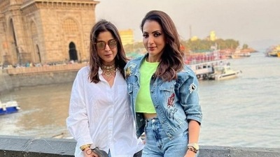 Maheep Kapoor posted a picture with Seema Khan as they celebrated wrapping up the second season of The Fabulous Lives of Bollywood Wives. Maheep Kapoor posted a picture with Seema Khan as they celebrated wrapping up the second season of The Fabulous Lives of Bollywood Wives.