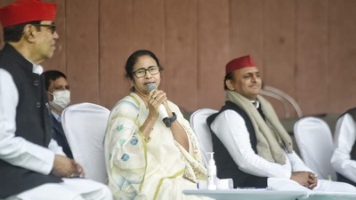 "In Uttar Pradesh, I am not going to contest Assembly polls but I am going to support Samajwadi Party (SP) chief Akhilesh Yadav. We (TMC) will contest from Uttar Pardesh in the 2024 Lok Sabha polls," West Bengal CM Mamata Banerjee had said earlier. (HT Photo/Deepak Gupta)