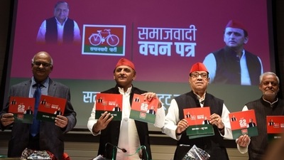 Samajwadi Party president Akhilesh Yadav releases the party's manifesto for UP assembly election in Lucknow, (Deepak Gupta/ HT Photo) Samajwadi Party president Akhilesh Yadav releases the party's manifesto for UP assembly election in Lucknow, (Deepak Gupta/ HT Photo)