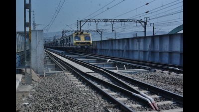 Normalcy has been restored on Tuesday with the completion of fifth and sixth lines on the Thane - Diva railway line. (PRAFUL GANGURDE/HT PHOTO)
