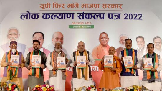 Lucknow, India – February 08, 2022: Home minister Amit Shah, UP Chief Minister Yogi Adityanath, Union minister Anurag Thakur, state BJP president Swatantra Dev Singh, deputy chief ministers Keshav Prasad Maurya and Dinesh Sharma release Bharatiya Janata Party (BJP) manifesto, Lucknow, February 8, 2022 (Deepak Gupta/Hindustan Times)