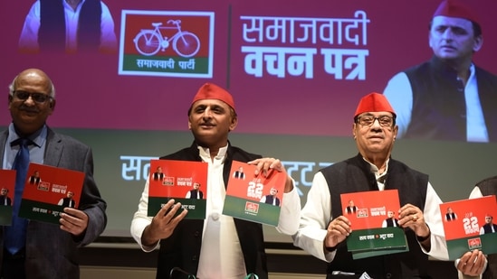 Samajwadi Party (SP) national president Akhilesh Yadav releases party Manifesto and Sankalp Patra for Uttar Pradesh assembly polls in Lucknow on February 8, 2022. (Deepak Gupta/HT Photo) Samajwadi Party (SP) national president Akhilesh Yadav releases party Manifesto and Sankalp Patra for Uttar Pradesh assembly polls in Lucknow on February 8, 2022. (Deepak Gupta/HT Photo)
