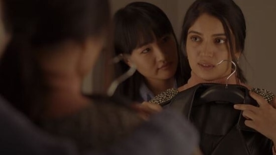 Chum Darang and Bhumi Pednekar in Badhaai Do.