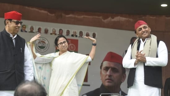 West Bengal Chief Minister Mamata Banerjee on Tuesday addressed a joint press conference with Samajwadi Party president Akhilesh Yadav during her two-day visit ahead of Uttar Pradesh Assembly polls.(HT Photo/Deepak Gupta)