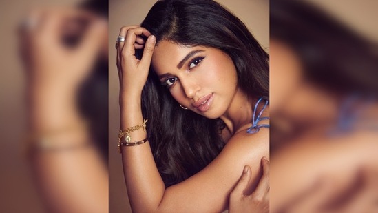 Styled by Pranita Shetty, Bhumi Pednekar's hair and makeup were done by Sanky Evrus and Niccky Rajaani respectively.(Instagram/@bhumipednekar)