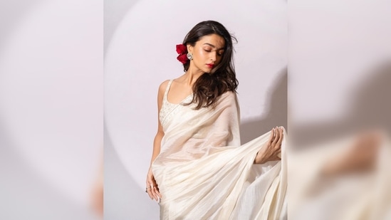 Alia Bhatt paired her organza silk saree with a sleeveless embroidered blouse with leather embellishments.(Instagram/@stylebyami)