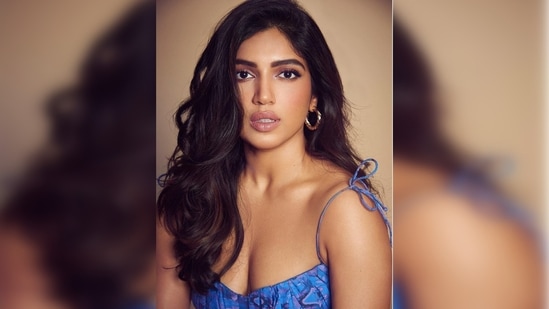 Bhumi Pednekar picked her blue printed corset from Saiko Studio and her mom jeans from the clothing brand Freakins.(Instagram/@bhumipednekar)