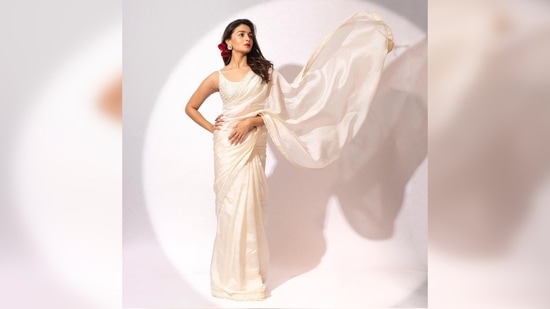 This picture of Alia Bhatt standing still with her pallu flowing will take you back in time and remind you of veteran actors like Asha Parekh, Zeenat Aman, Madhubala among other big names. (Instagram/@stylebyami)