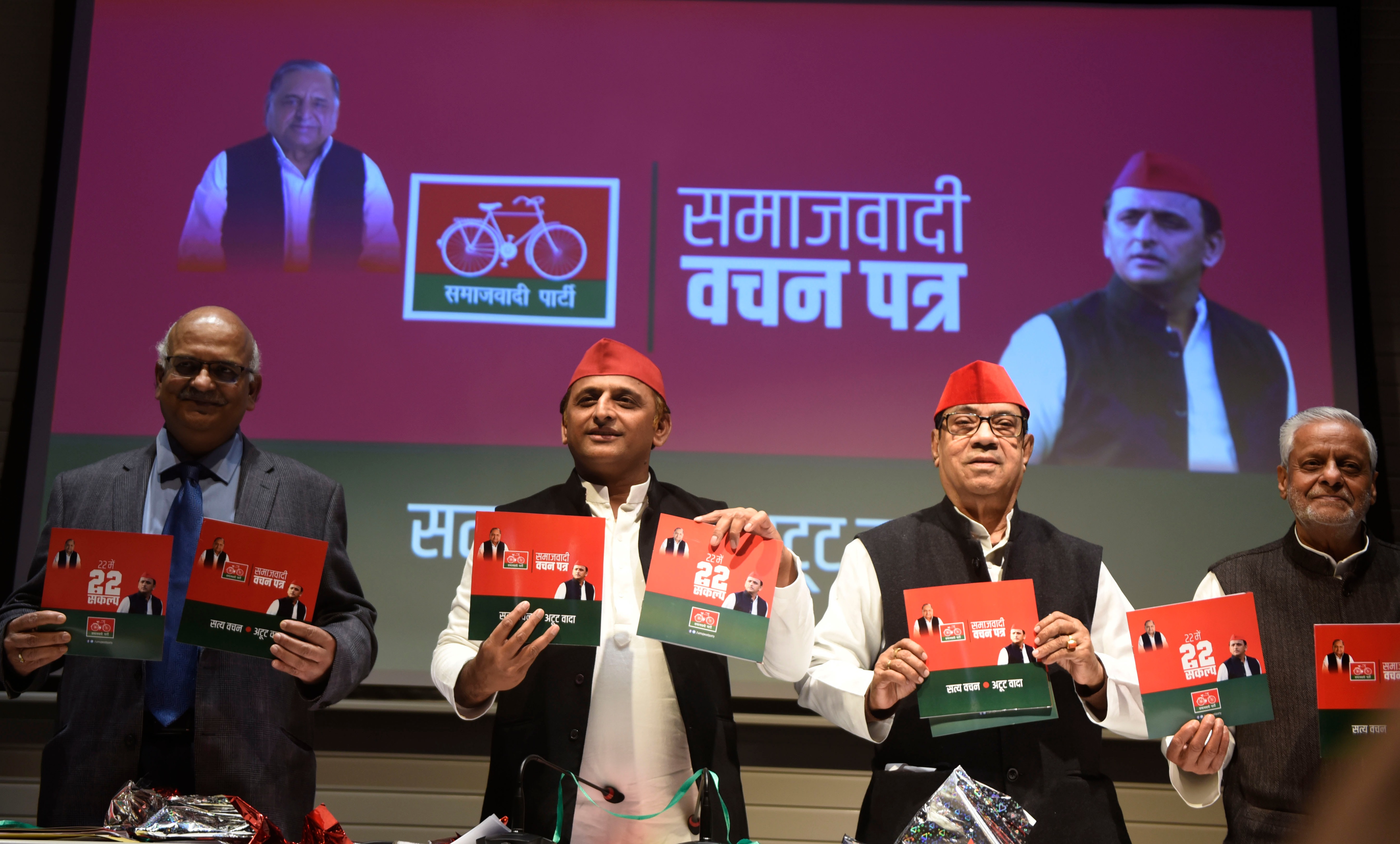 Samajwadi Party (SP) national president Akhilesh Yadav releases party Manifesto and Sankalp Patra for Uttar Pradesh assembly polls in Lucknow on February 8, 2022. (Deepak Gupta/HT Photo) Samajwadi Party (SP) national president Akhilesh Yadav releases party Manifesto and Sankalp Patra for Uttar Pradesh assembly polls in Lucknow on February 8, 2022. (Deepak Gupta/HT Photo)