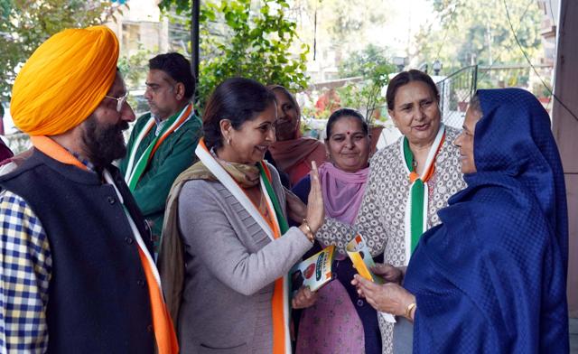 Daljeet Kaur, wife of Congress MLA candidate Balbir Sidhu, campaigning in Mohali on Tuesday ahead of the Punjab assembly elctions.