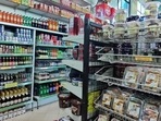 The liquor shops close to Noida and Ghaziabad have been ordered to remain close for two days.(Rahul Raut/HT File Photo) The liquor shops close to Noida and Ghaziabad have been ordered to remain close for two days.(Rahul Raut/HT File Photo)