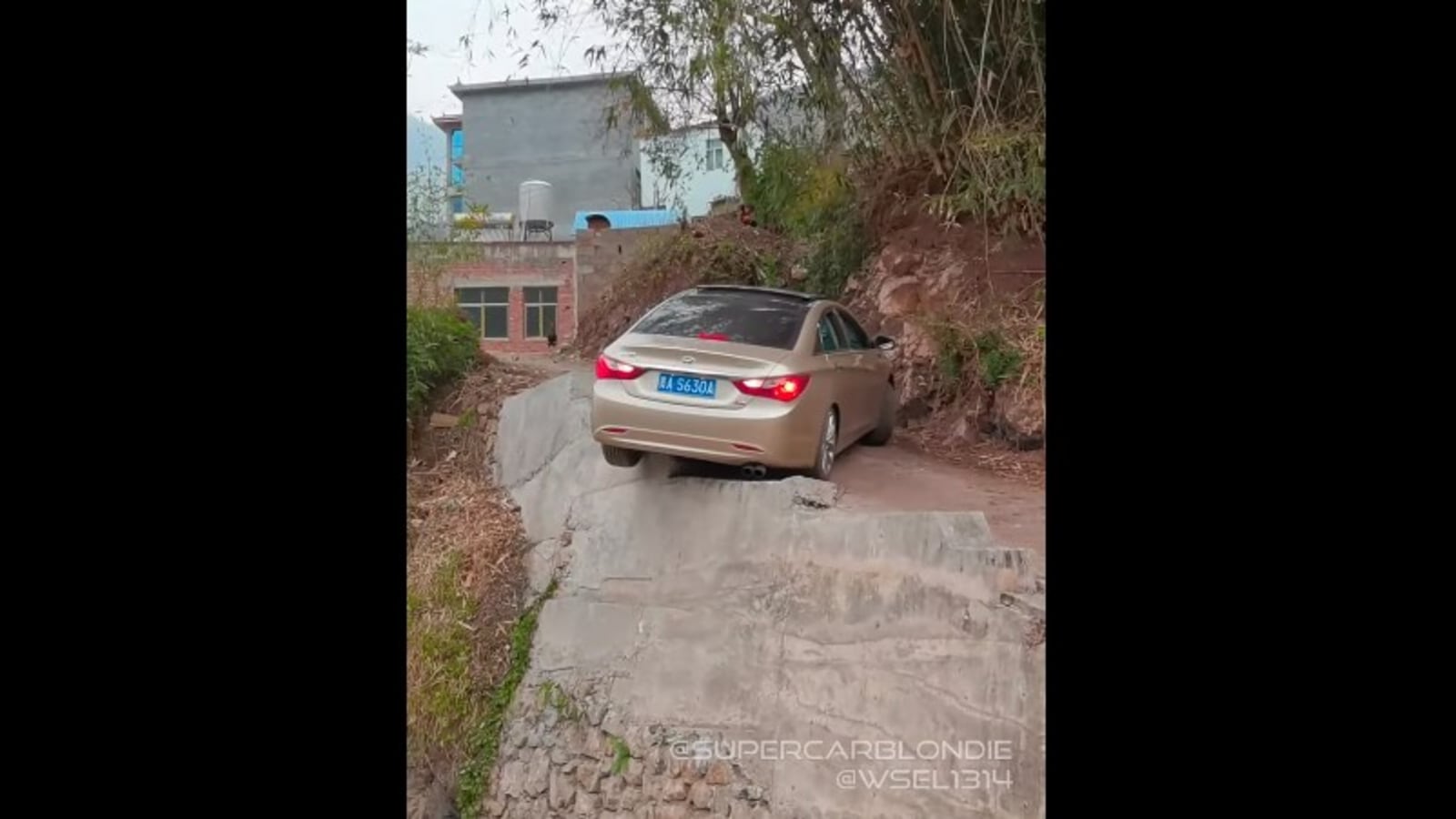 Man makes a daring U-turn on a narrow road. Watch nail-biting viral ...