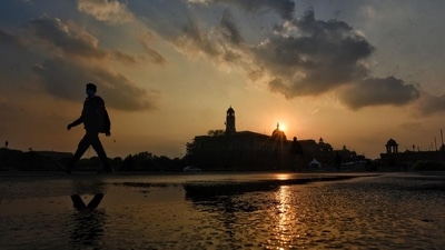 According to India Meteorological Department data, Safdarjung received 16.7mm rainfall between 8.30am on Tuesday and 8.30am on Wednesday. (Sanchit Khanna/HT Photo)
