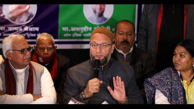 All India Majlis-e-Ittehadul Muslimeen (AIMIM) national president Asaduddin Owaisi is playing the Muslim-Dalit-OBC card in public meetings and raising issues of social justice and upliftment of weaker sections of society. (Deepa gupta/HT FIle photo) All India Majlis-e-Ittehadul Muslimeen (AIMIM) national president Asaduddin Owaisi is playing the Muslim-Dalit-OBC card in public meetings and raising issues of social justice and upliftment of weaker sections of society. (Deepa gupta/HT FIle photo)