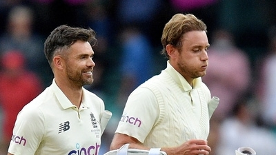 England's James Anderson and Stuart Broad leave the field after forcing a draw on day 5. (AAP via REUTERS)