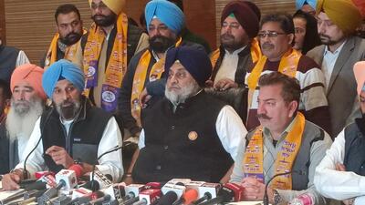 Khadoor Sahib Congress MP Jasbir Singh Dimpa’s younger brother Rajan Gill (extreme right) after joining the Shiromani Akali Dal in Amritsar on Wednesday in the presence of party chief Sukhbir Singh Badal (centre) and Amritsar East SAD candidate Bikram Singh Majithia. (Sameer Sehgal/HT) Khadoor Sahib Congress MP Jasbir Singh Dimpa’s younger brother Rajan Gill (extreme right) after joining the Shiromani Akali Dal in Amritsar on Wednesday in the presence of party chief Sukhbir Singh Badal (centre) and Amritsar East SAD candidate Bikram Singh Majithia. (Sameer Sehgal/HT)