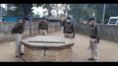 Police at the spot from where the heritage sundial was stolen. (HT photo)
