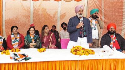 Congress candidate from Dera Bassi Deepinder Singh Dhillon addressing an election meeting on Wednesday. (HT Photo) Congress candidate from Dera Bassi Deepinder Singh Dhillon addressing an election meeting on Wednesday. (HT Photo)