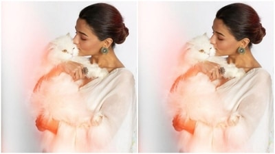 Alia looked stunning as she posed with her pet cat in the picture. "Edward Bhai Aur Gangubai," Alia captioned her post. (Instagram/@aliabhatt)