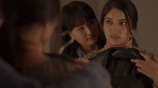 Chum Darang and Bhumi Pednekar in Badhaai Do.