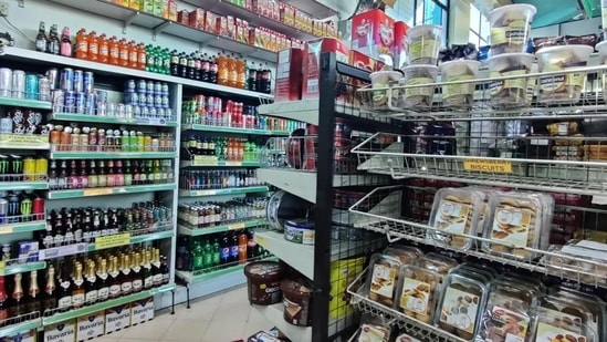 The liquor shops close to Noida and Ghaziabad have been ordered to remain close for two days.(Rahul Raut/HT File Photo)