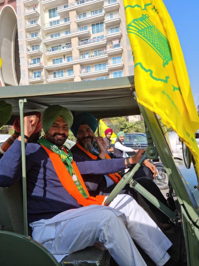 Sanyukt Samaj Morcha candidate Ravneet Singh Brar during his campaign in Mohali on Wednesday. (HT Photo) Sanyukt Samaj Morcha candidate Ravneet Singh Brar during his campaign in Mohali on Wednesday. (HT Photo)