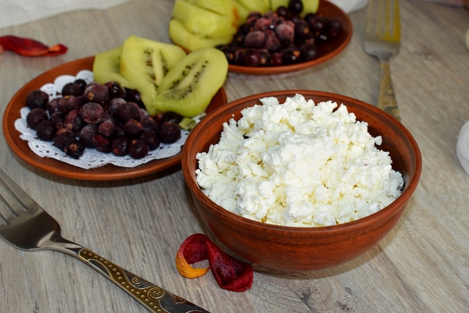 Cottage cheese and fruit(Pixabay)