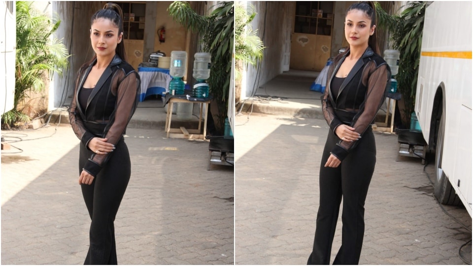 Shehnaaz Gill teams the ensemble with minimal make-up. Shehnaaz Gill teams the ensemble with minimal make-up. 