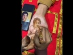 A Delhi mehendi artist paid homage to legendary singer Lata Mangeshkar in his own unique way. (vijaybridalmehandi/Instagram) A Delhi mehendi artist paid homage to legendary singer Lata Mangeshkar in his own unique way. (vijaybridalmehandi/Instagram)