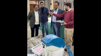 Ludhiana DC Varinder Sharma inspecting EVMs and VVPATs at PAU in Ludhiana on Thursday. (HT Photo)