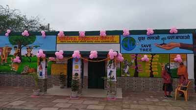 A Pink polling booth in Agra. Lucknow’s District Election Office has also ordered the construction of 46 polling booths for women only, seven booths for differently-abled and one green booth. (HT FILE PHOTO)